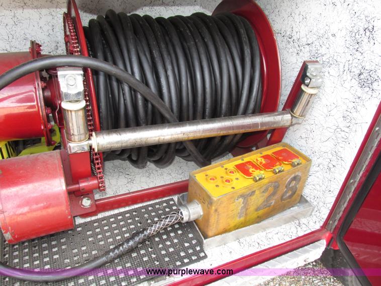 image for item F7365 1982 Hendrickson 1871-WS pumper/ladder fire truck