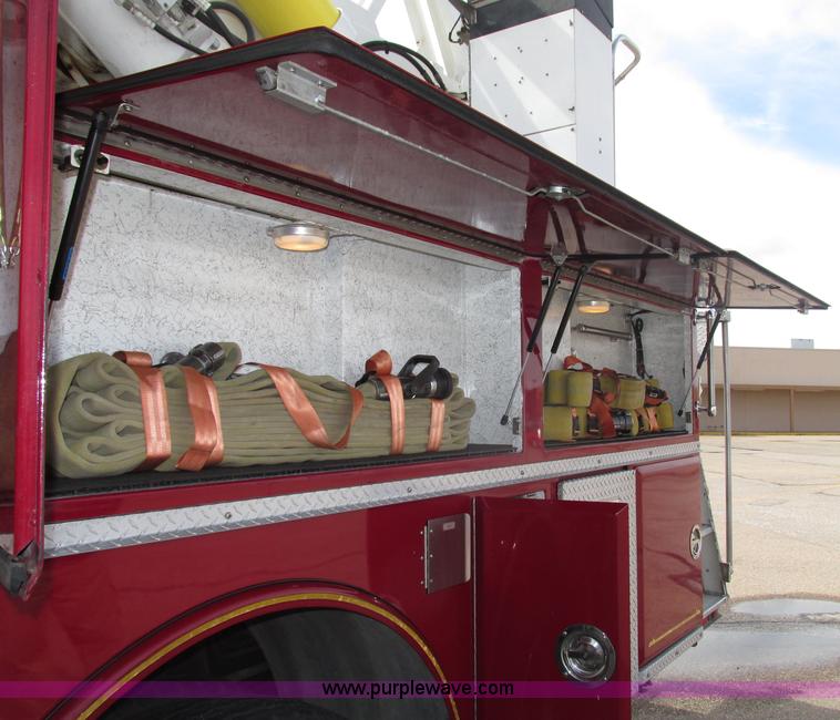 image for item F7365 1982 Hendrickson 1871-WS pumper/ladder fire truck