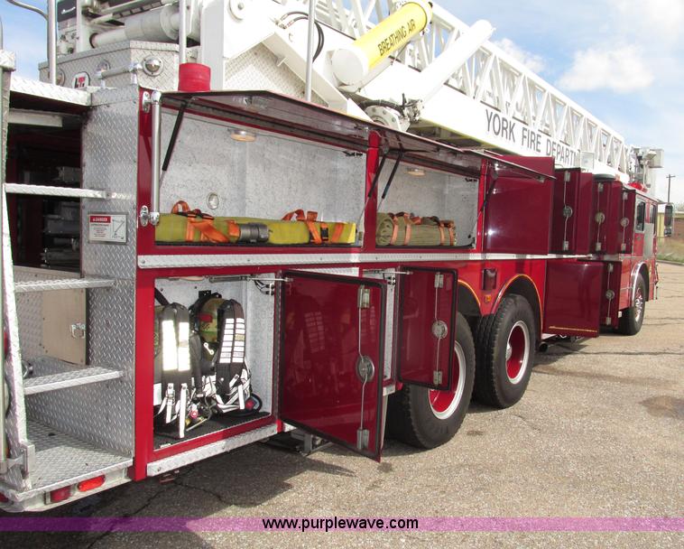 image for item F7365 1982 Hendrickson 1871-WS pumper/ladder fire truck