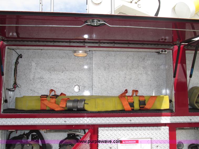 image for item F7365 1982 Hendrickson 1871-WS pumper/ladder fire truck