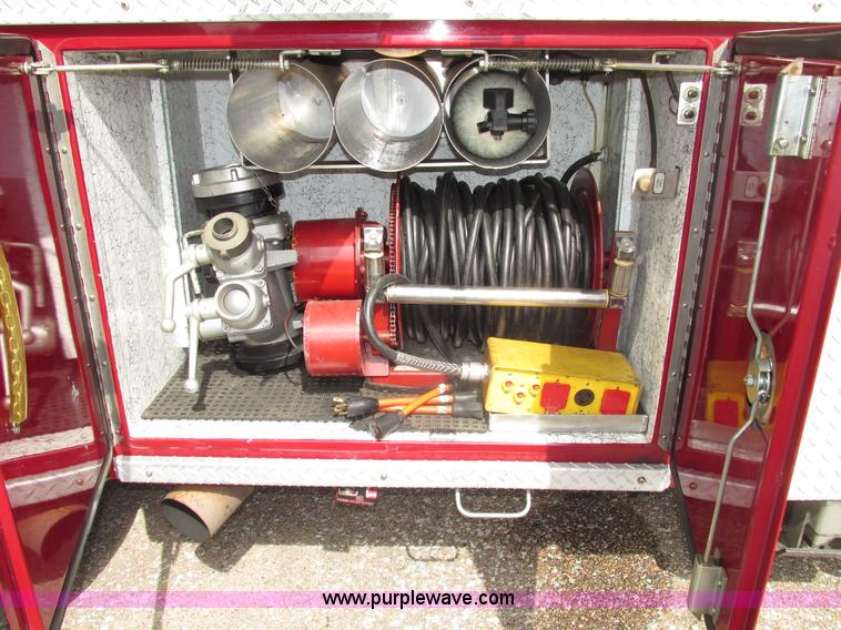 image for item F7365 1982 Hendrickson 1871-WS pumper/ladder fire truck