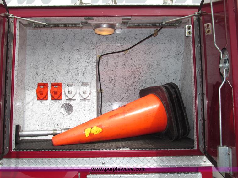 image for item F7365 1982 Hendrickson 1871-WS pumper/ladder fire truck