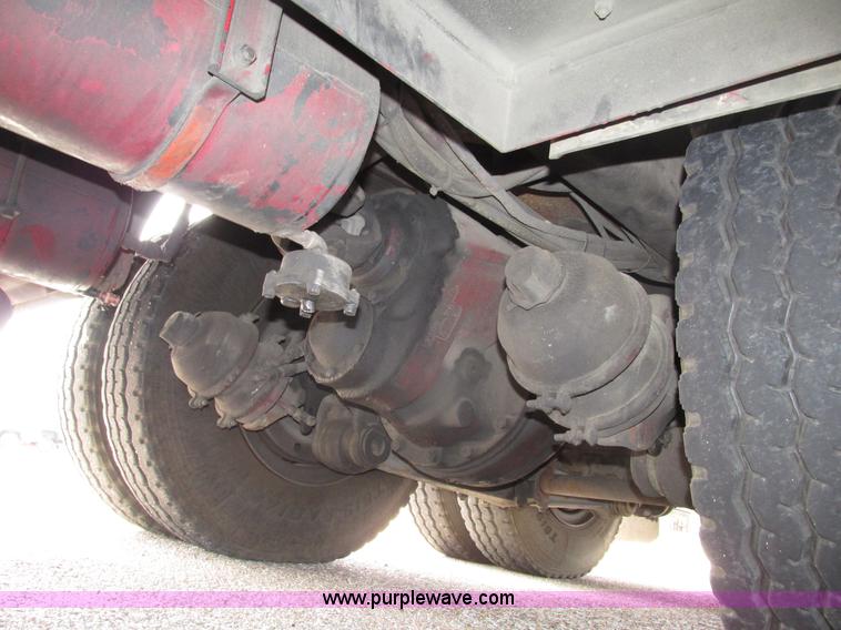 image for item F7365 1982 Hendrickson 1871-WS pumper/ladder fire truck