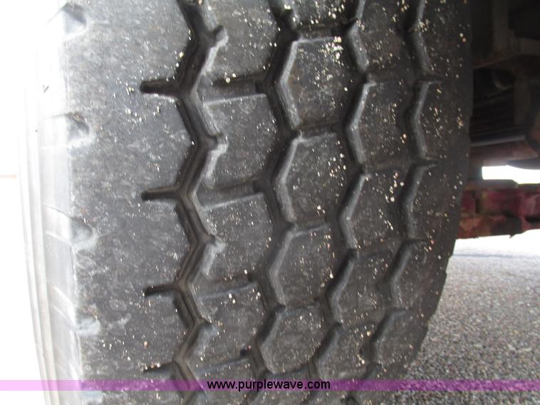 image for item F7365 1982 Hendrickson 1871-WS pumper/ladder fire truck