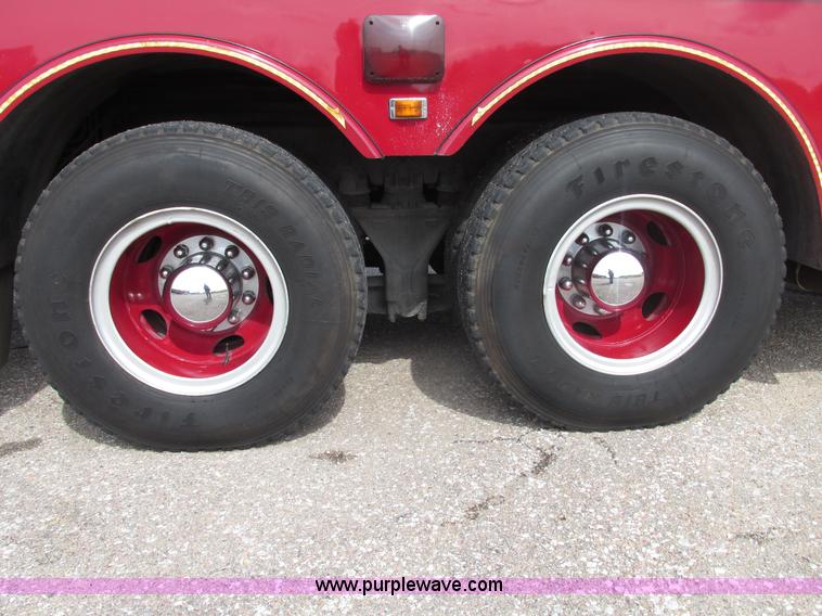 image for item F7365 1982 Hendrickson 1871-WS pumper/ladder fire truck