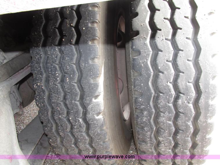 image for item F7365 1982 Hendrickson 1871-WS pumper/ladder fire truck