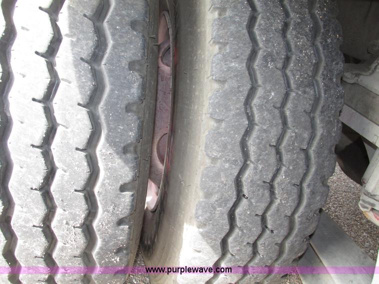 image for item F7365 1982 Hendrickson 1871-WS pumper/ladder fire truck