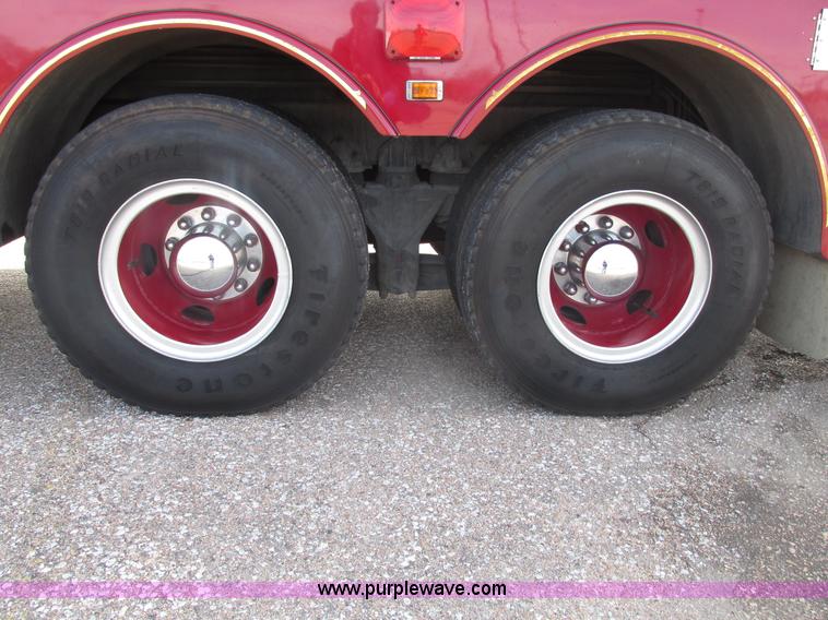 image for item F7365 1982 Hendrickson 1871-WS pumper/ladder fire truck