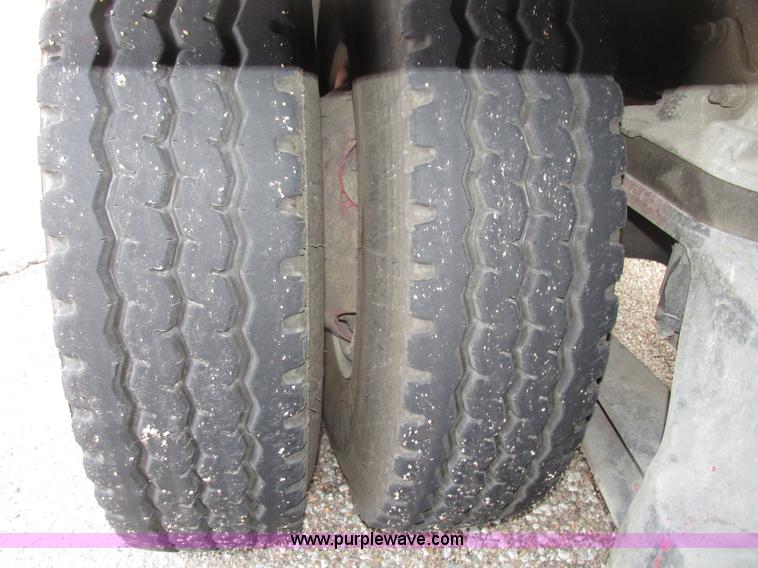 image for item F7365 1982 Hendrickson 1871-WS pumper/ladder fire truck