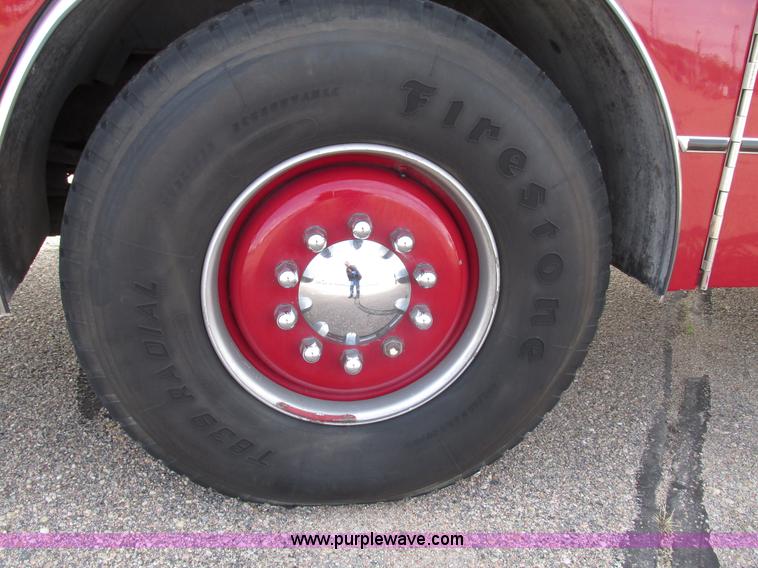 image for item F7365 1982 Hendrickson 1871-WS pumper/ladder fire truck