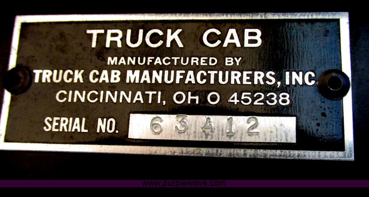 image for item F7365 1982 Hendrickson 1871-WS pumper/ladder fire truck