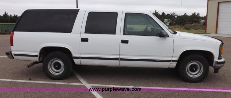 image for item H1848 1999 Chevrolet Suburban C1500 SUV