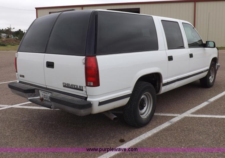 image for item H1848 1999 Chevrolet Suburban C1500 SUV