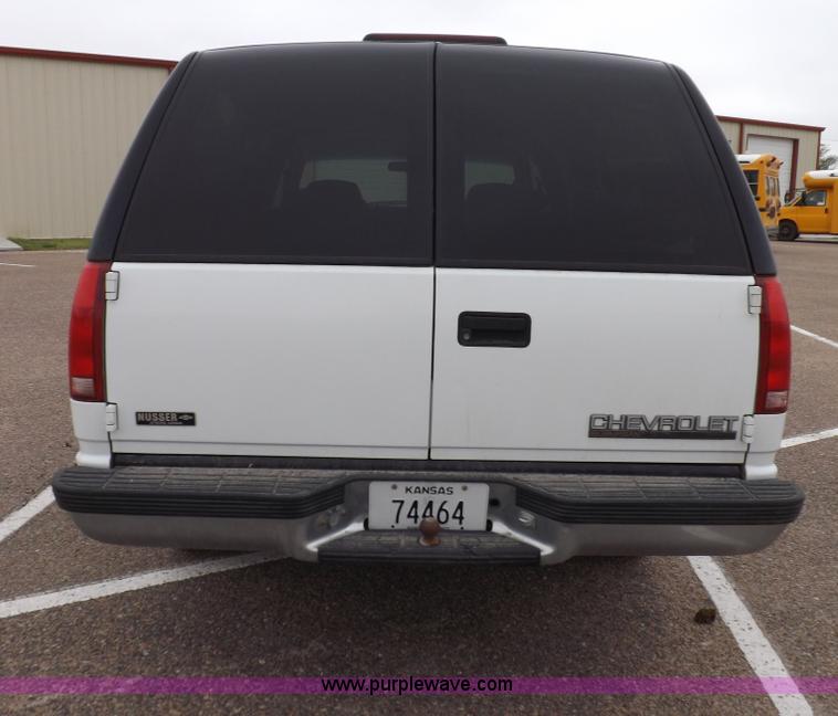 image for item H1848 1999 Chevrolet Suburban C1500 SUV