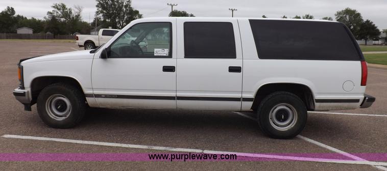 image for item H1848 1999 Chevrolet Suburban C1500 SUV