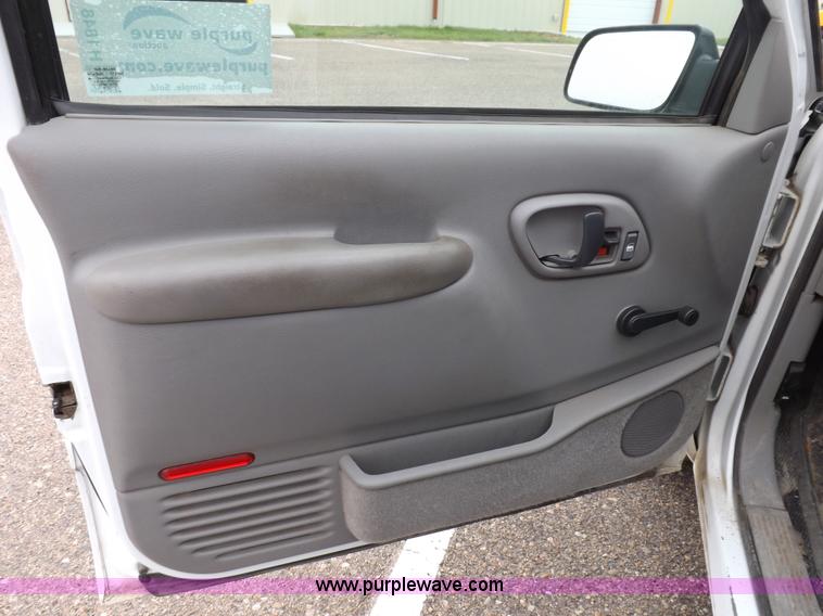 image for item H1848 1999 Chevrolet Suburban C1500 SUV