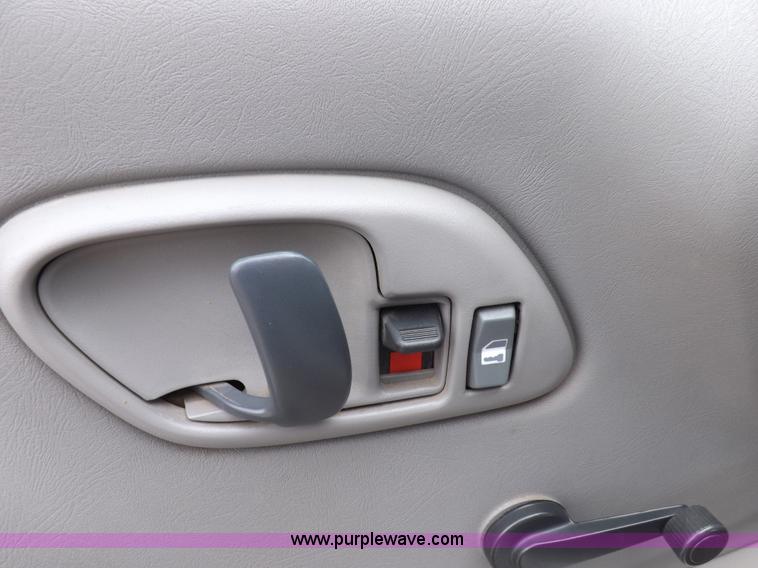 image for item H1848 1999 Chevrolet Suburban C1500 SUV