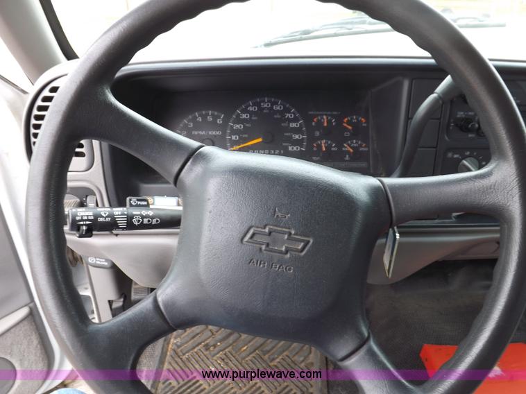 image for item H1848 1999 Chevrolet Suburban C1500 SUV