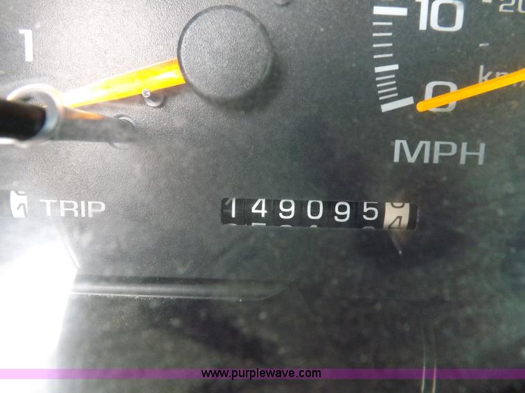 image for item H1848 1999 Chevrolet Suburban C1500 SUV
