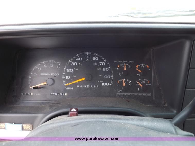 image for item H1848 1999 Chevrolet Suburban C1500 SUV