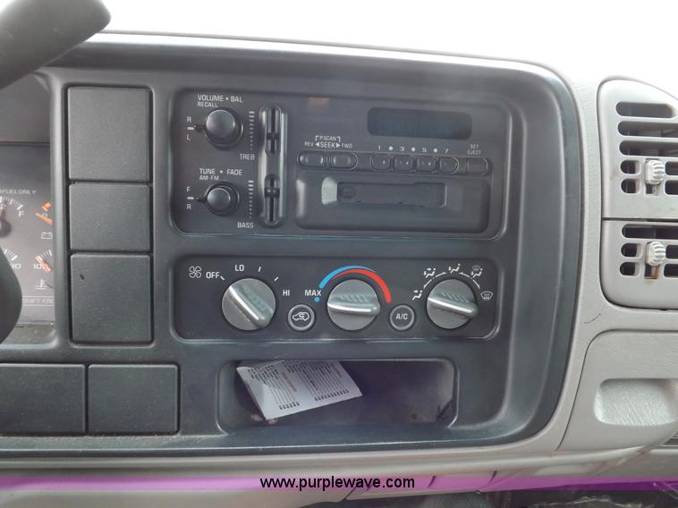 image for item H1848 1999 Chevrolet Suburban C1500 SUV