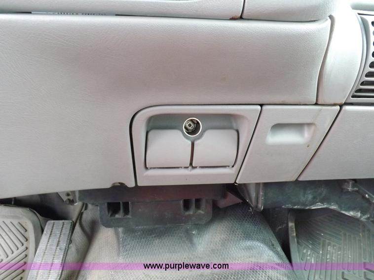 image for item H1848 1999 Chevrolet Suburban C1500 SUV