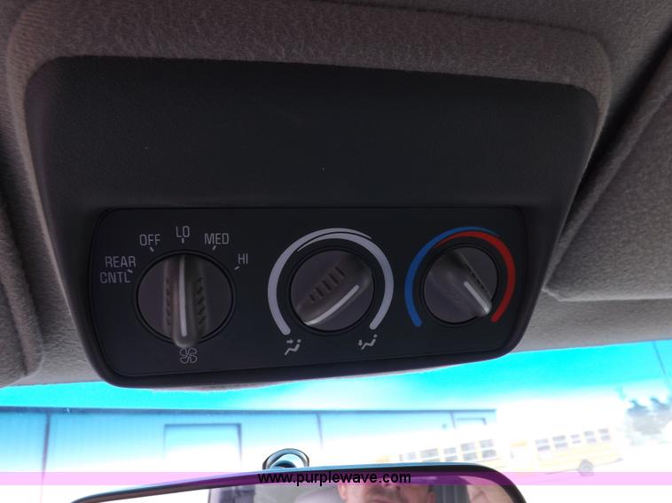 image for item H1848 1999 Chevrolet Suburban C1500 SUV