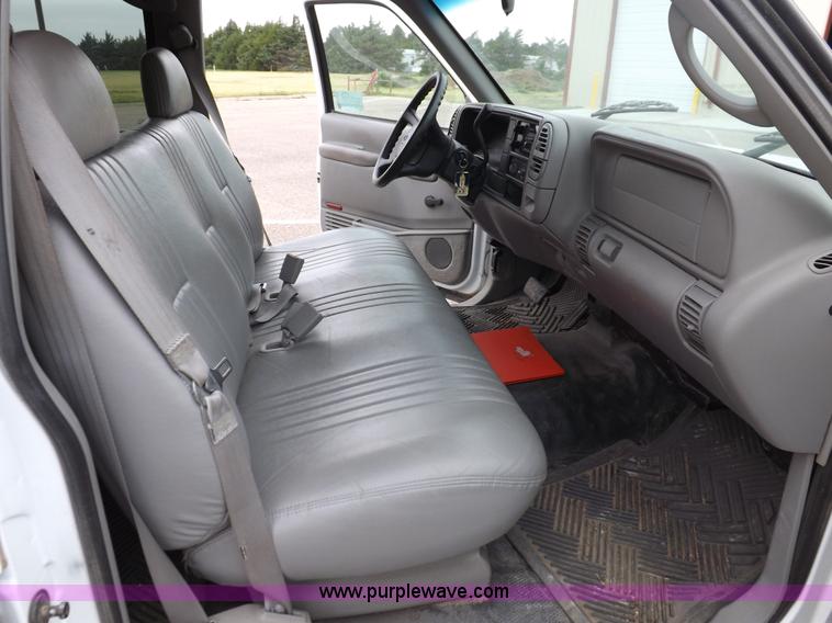 image for item H1848 1999 Chevrolet Suburban C1500 SUV