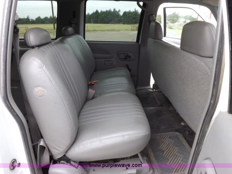 image for item H1848 1999 Chevrolet Suburban C1500 SUV