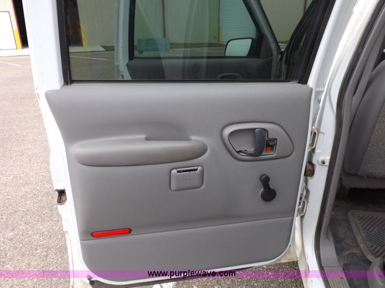 image for item H1848 1999 Chevrolet Suburban C1500 SUV