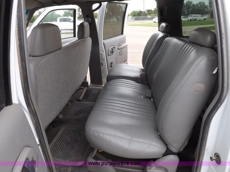 image for item H1848 1999 Chevrolet Suburban C1500 SUV