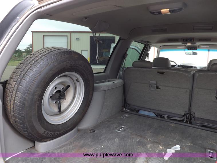 image for item H1848 1999 Chevrolet Suburban C1500 SUV