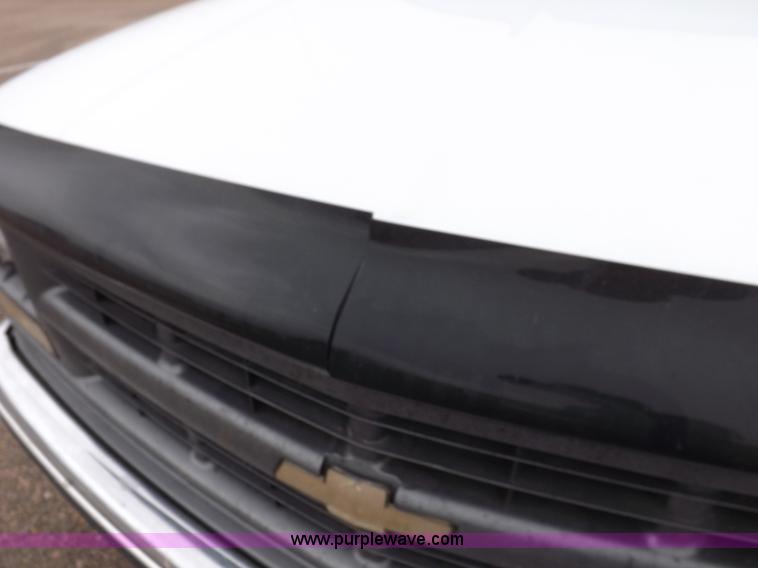 image for item H1848 1999 Chevrolet Suburban C1500 SUV