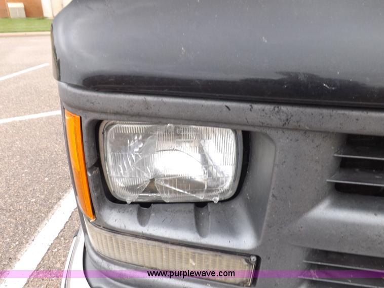 image for item H1848 1999 Chevrolet Suburban C1500 SUV