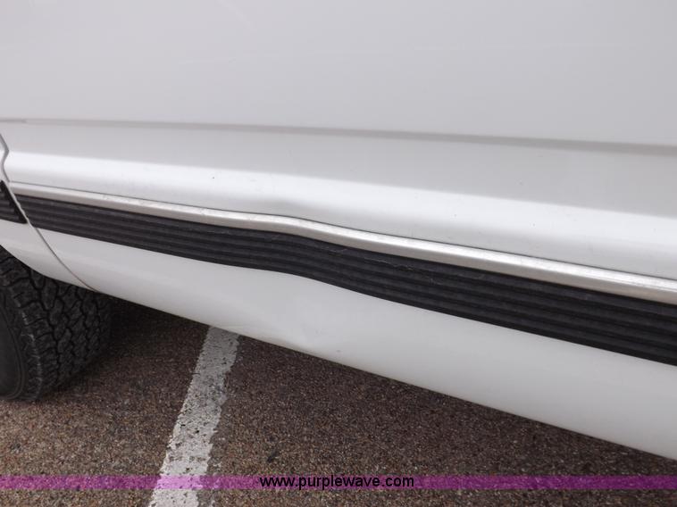 image for item H1848 1999 Chevrolet Suburban C1500 SUV