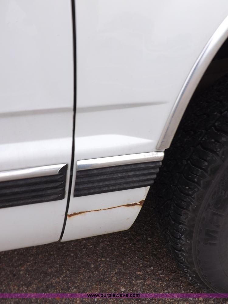 image for item H1848 1999 Chevrolet Suburban C1500 SUV