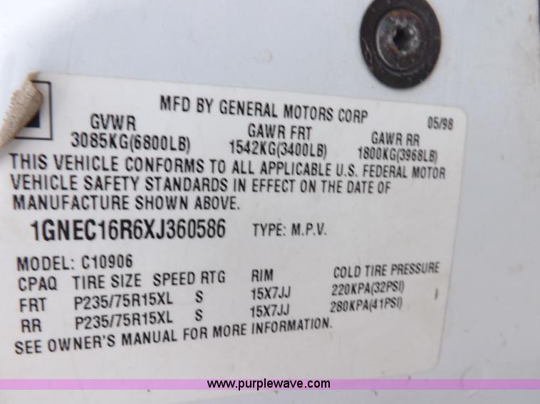 image for item H1848 1999 Chevrolet Suburban C1500 SUV