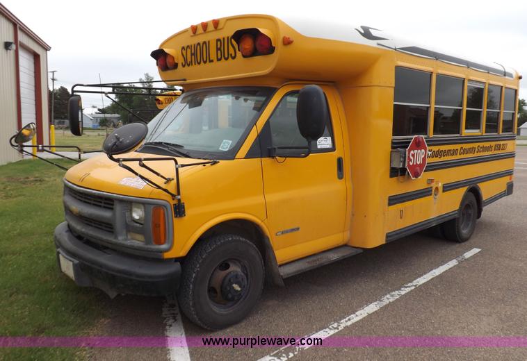 image for item H1849 2002 Chevrolet Express G3500 bus