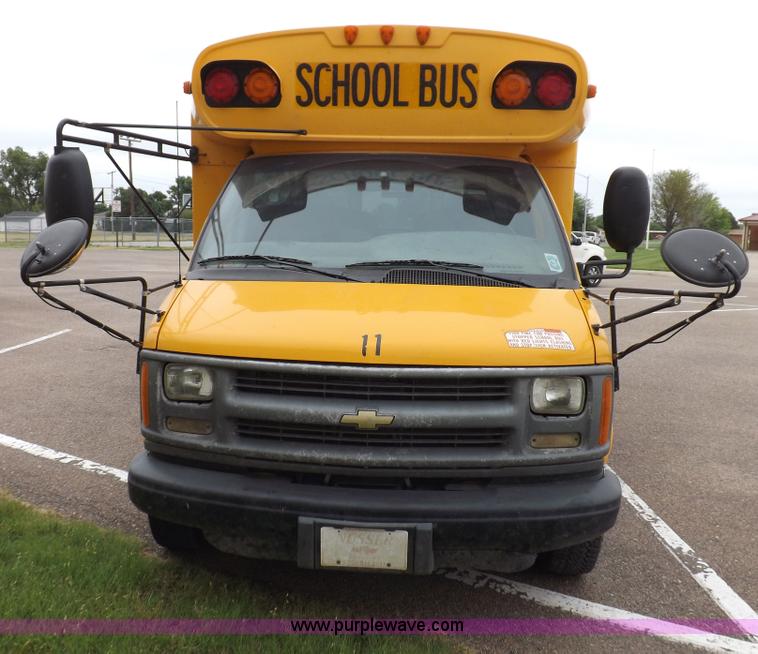 image for item H1849 2002 Chevrolet Express G3500 bus