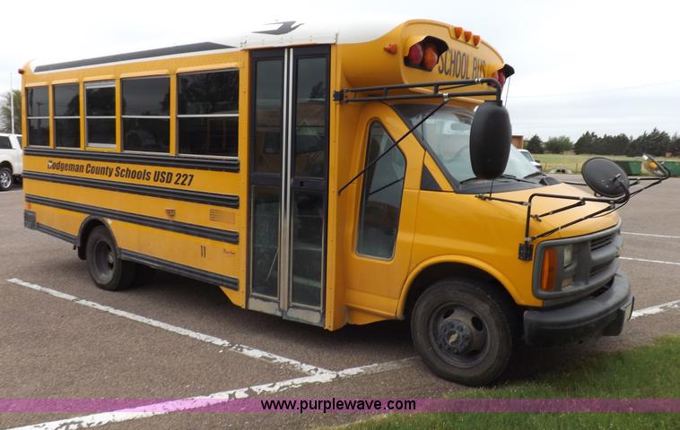 image for item H1849 2002 Chevrolet Express G3500 bus