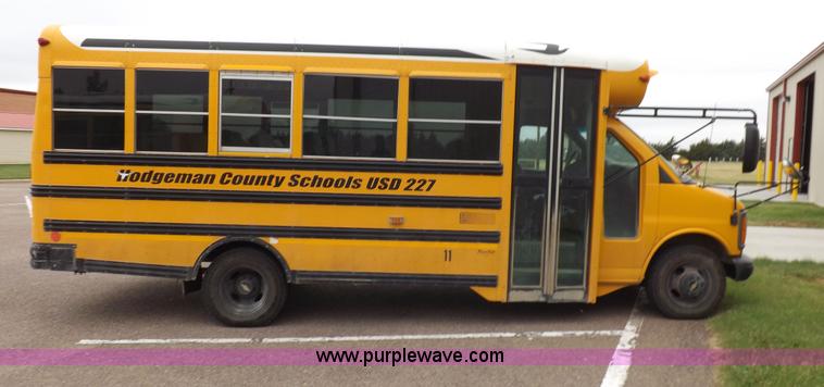 image for item H1849 2002 Chevrolet Express G3500 bus