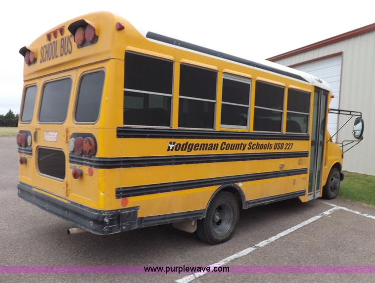 image for item H1849 2002 Chevrolet Express G3500 bus