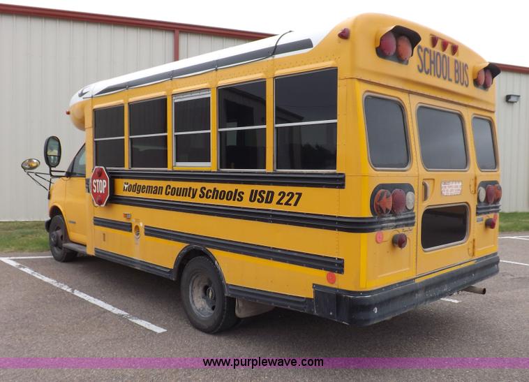 image for item H1849 2002 Chevrolet Express G3500 bus