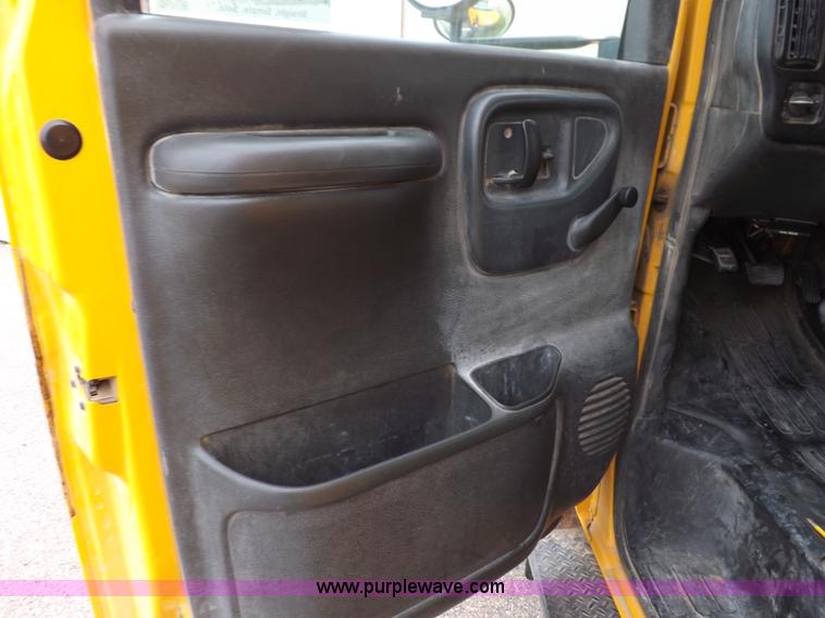 image for item H1849 2002 Chevrolet Express G3500 bus