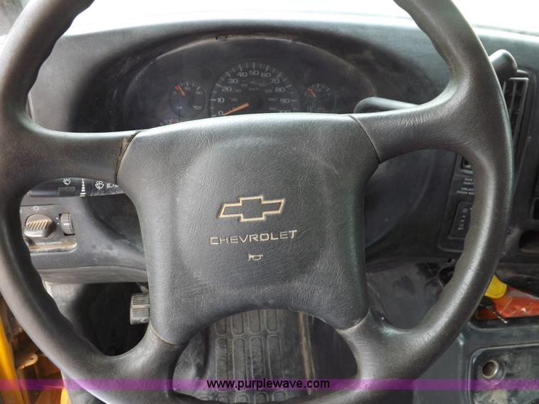 image for item H1849 2002 Chevrolet Express G3500 bus