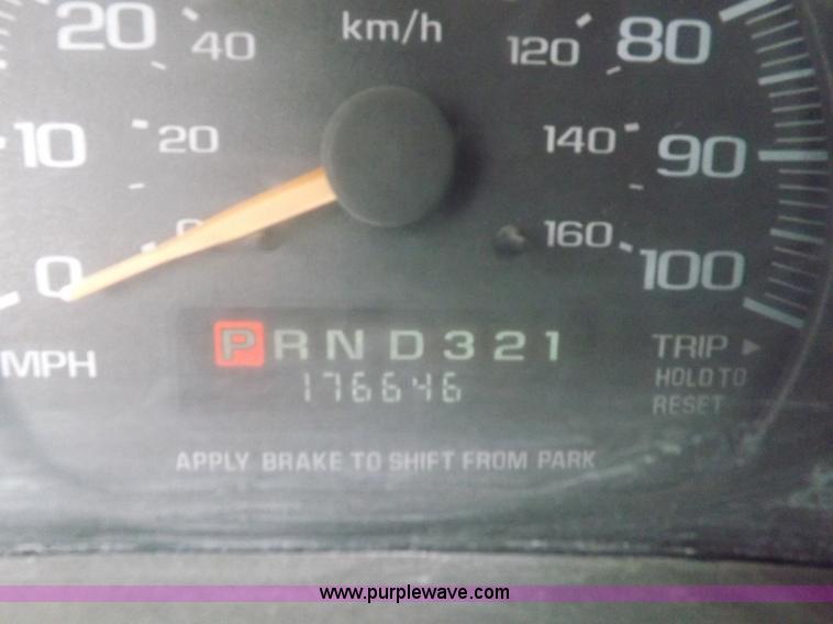 image for item H1849 2002 Chevrolet Express G3500 bus