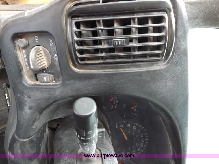 image for item H1849 2002 Chevrolet Express G3500 bus