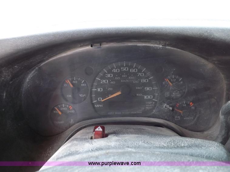 image for item H1849 2002 Chevrolet Express G3500 bus