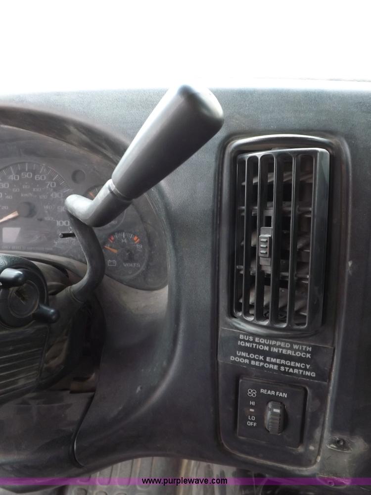 image for item H1849 2002 Chevrolet Express G3500 bus