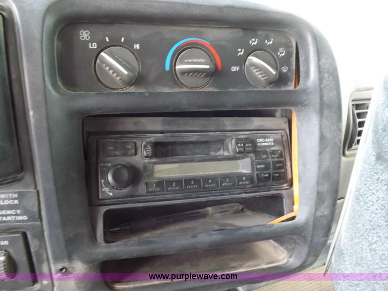 image for item H1849 2002 Chevrolet Express G3500 bus